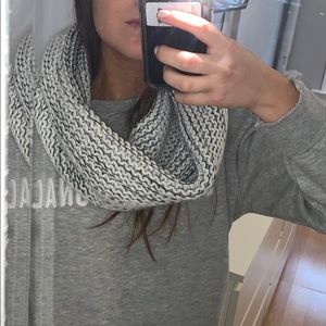 Knitted scarf